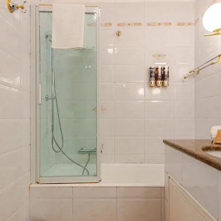 Elegant San Pietro Vicino Metro Appartement *