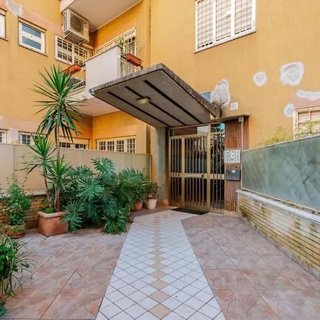 Elegant San Pietro Vicino Metro Appartement *