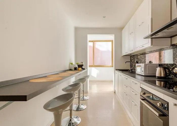 Elegant San Pietro Vicino Metro Appartement *
