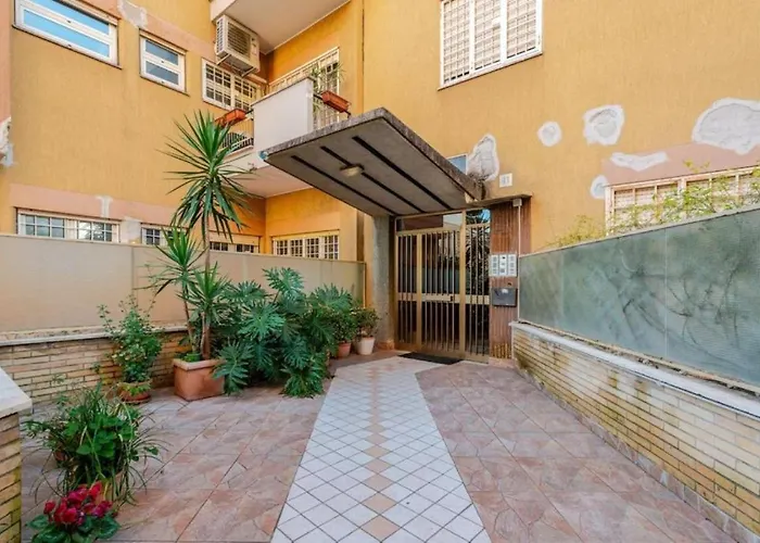 Elegant San Pietro Vicino Metro Appartement *